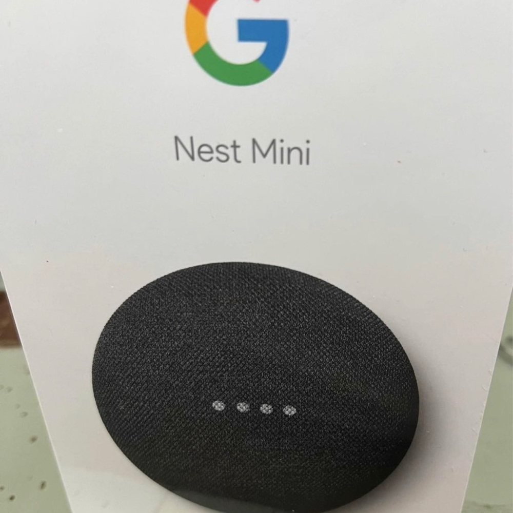 Nest hub and nest mini electronics 2 pieces .. brand new still on the boxes